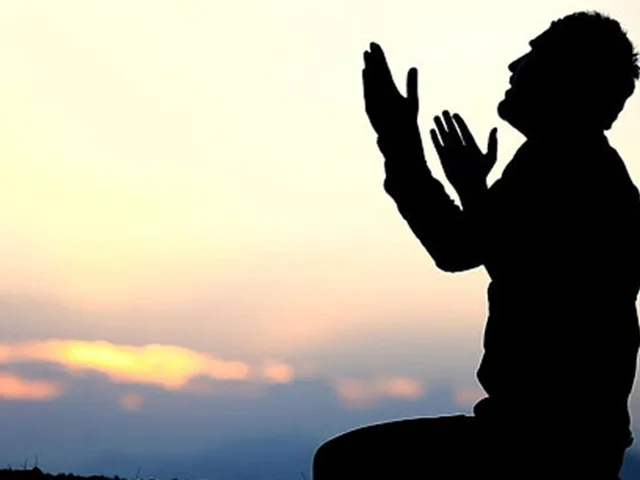 دعای ذوالقرنین دعایی برای رسیدن به پول، رفاه و آسایش